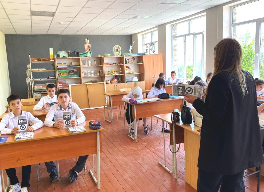 Сотрудники Комплексного центра Дахадаевского района провели акцию «Скажем - нет терроризму!»